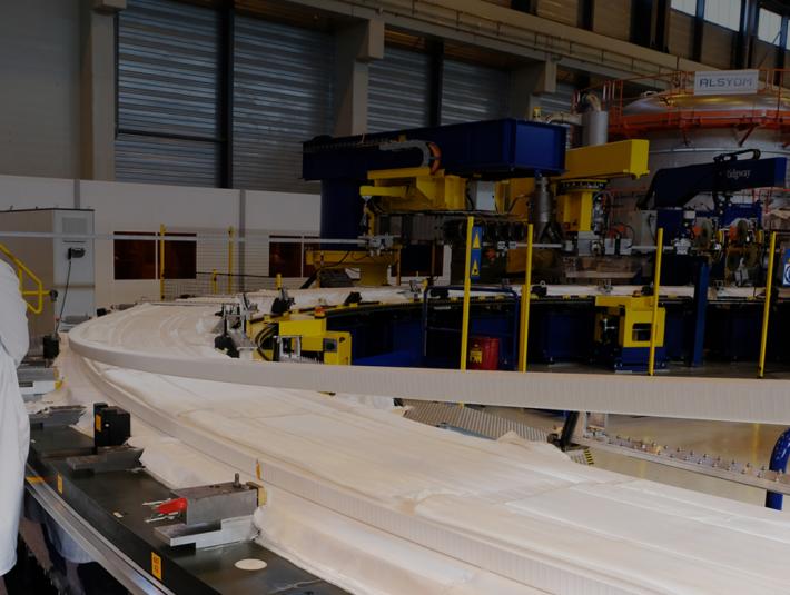 Fabrication d’aimants supraconducteurs de plus de 350 tonnes